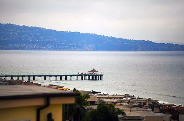 Crest Dr, Manhattan Beach — Photo 2