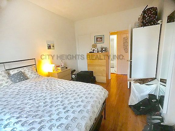 4th image of 182 Amity St