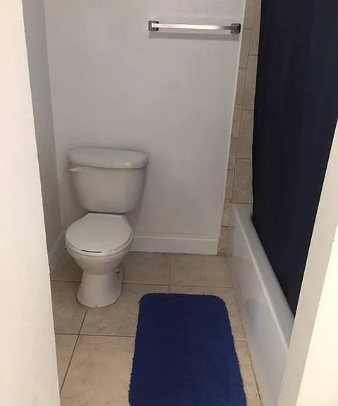 Full Bathroom 2