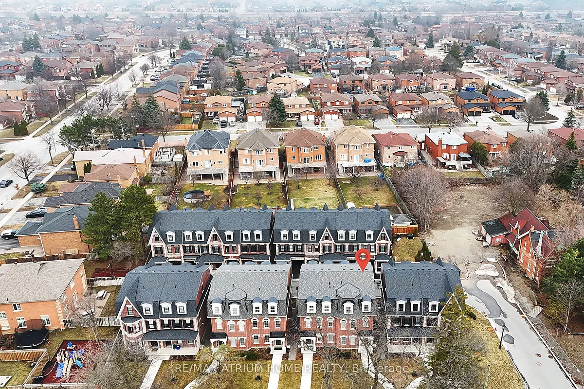 Building Photo - 9797 Keele St