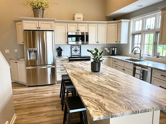 3rd image of 1634 W Harbour Towne Cir #139A