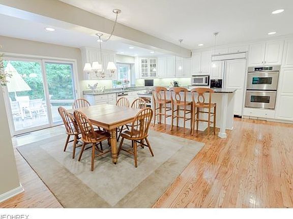 3rd image of 15170 Heritage Ln