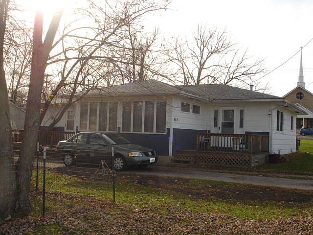 1st image of 403 W 2nd St
