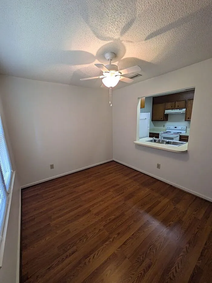 2 bed, 2.0 bath, $1,095 — Photo 4