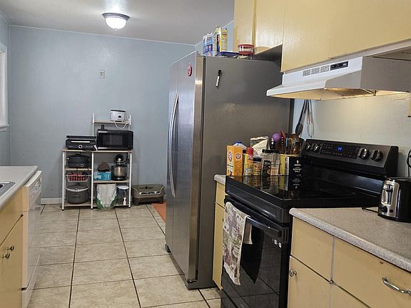 3rd image of 524 Woodside Way
