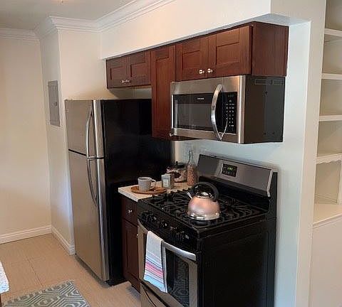 4th image of 296 N Oakland Ave APT 17