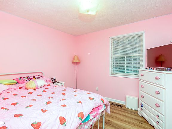 5th image of 23662 Beech Cir