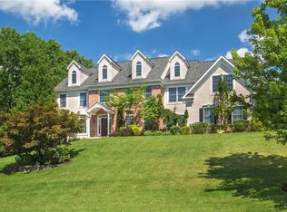 2000 Velvet Trail Ln, Hellertown, PA 18055