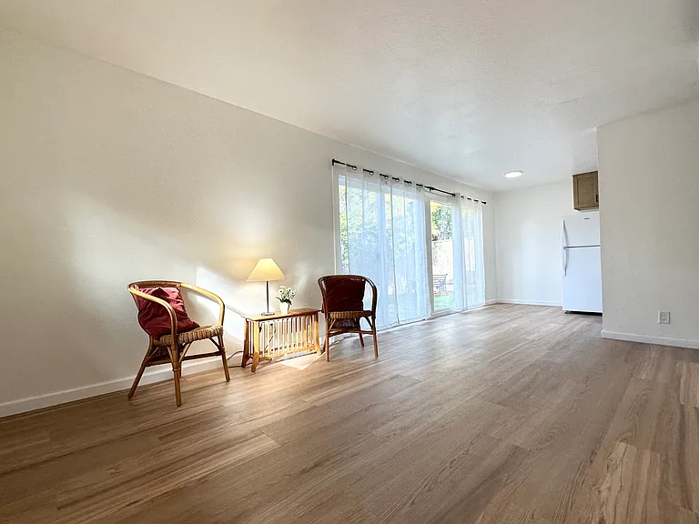 7339 Starward Dr — Photo 2
