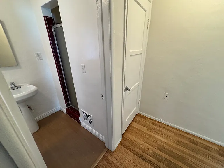 902 Alandele Ave #902 — Photo 31