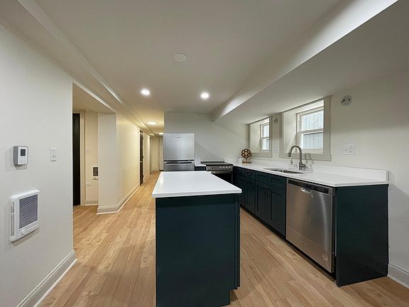 3rd image of 1-3651 N Troy St #1