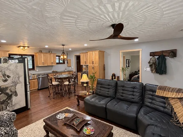 809 Honaker Dr, Charleston, WV 25312