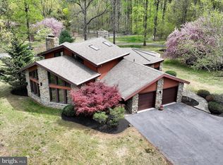 8 Hickory Ln, Temple, PA 19560