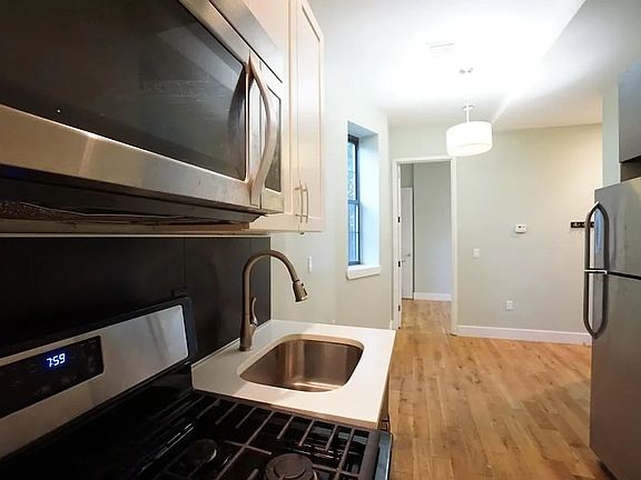 4th image of 861 Greene Ave #2B