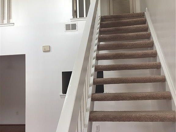 3rd image of 2428 Sedgewick Dr
