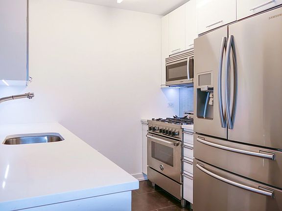5th image of 227 W 77th St APT 5B