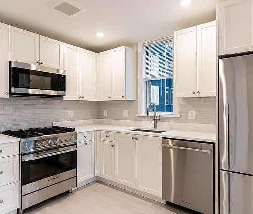 3rd image of 197 Green St Unit 305