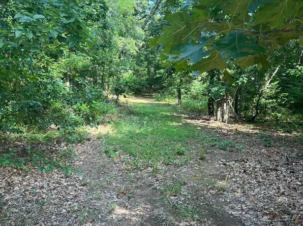 Cavewood Rd, Rogers, AR 72756