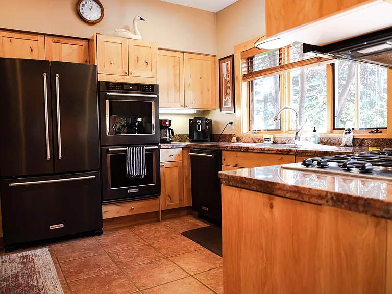 654 Hillside Dr — Photo 10