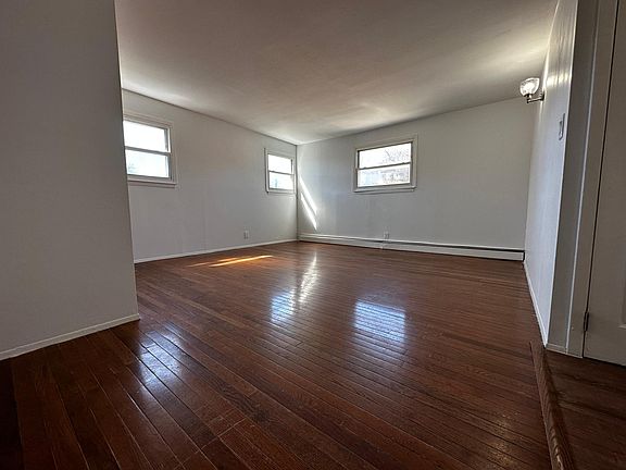 4th image of 12040 172nd St Floor 2
