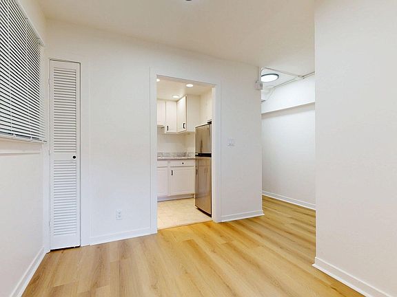 4th image of 1053 Bush St APT B