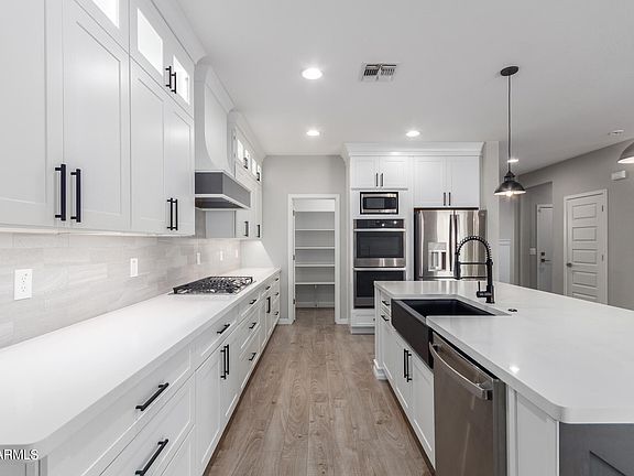 2nd image of 801 W CARLSBAD Drive