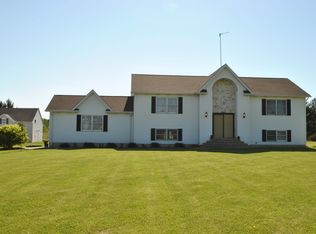 20113 Vermont St, Grafton, OH 44044