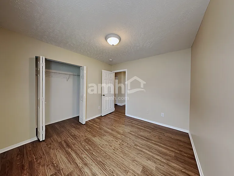 2111 Carlton Ln — Photo 19