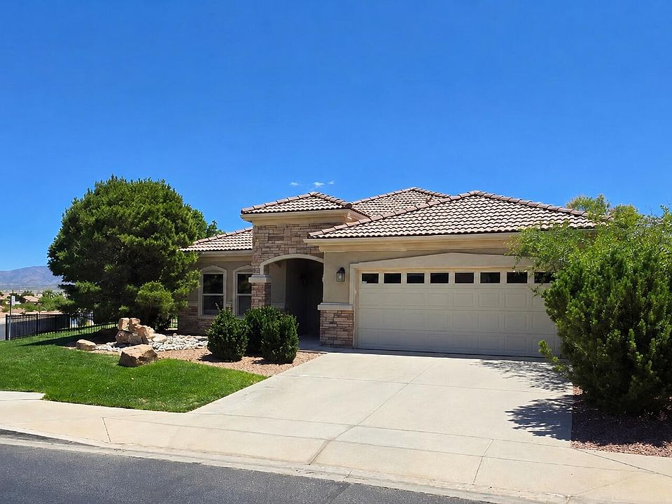 1st image of 900 Cottonwood Cir