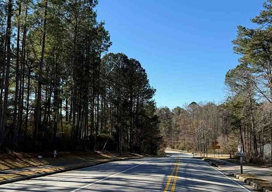 Exterior Neighborhood (street photo)