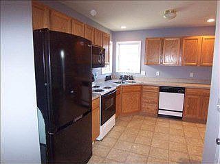5th image of 501 E 4th St