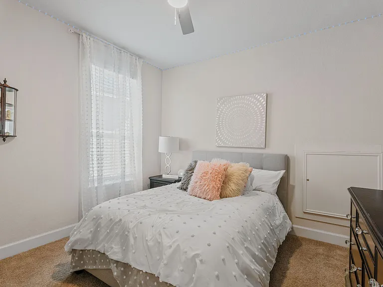 303 Navarro — Photo 16