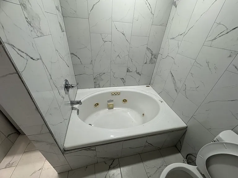 1729 Centre Ave #11 — Photo 4