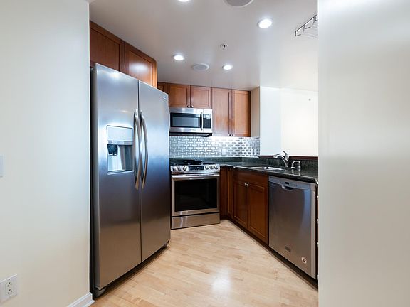 5th image of 400 Beale St APT 1203