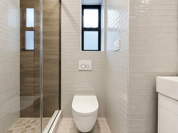 5th image of 1346 Hancock St #3A