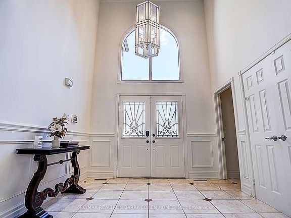 4th image of 44 Prince Edward Blvd