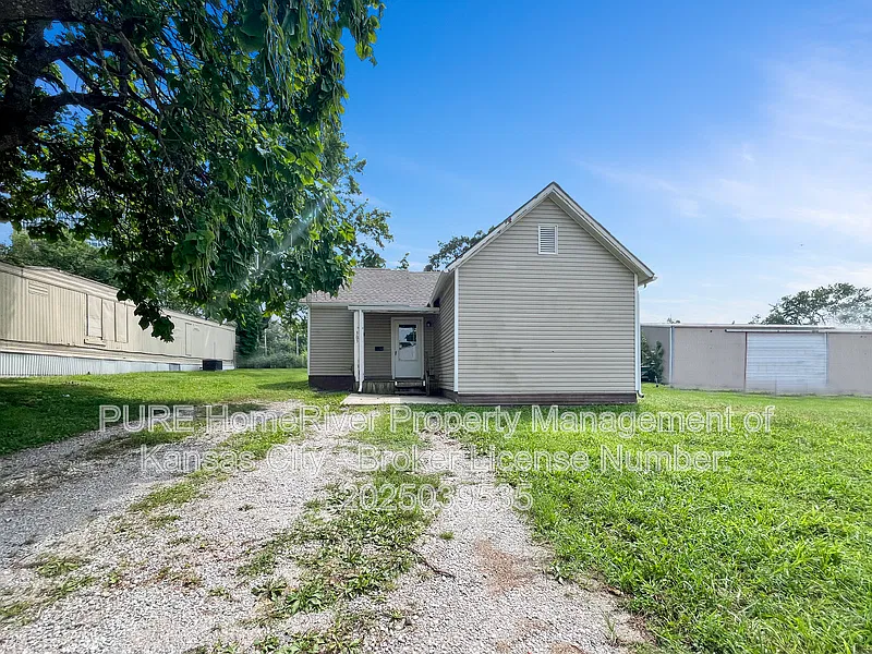 2 bed, 1.0 bath, 750 sqft, $775 — Photo 1