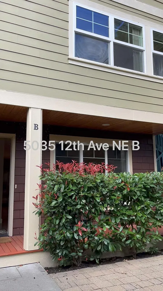 Side by side Duplex type building with one common wall to adjacent unit. - 5035 12th Ave NE #B