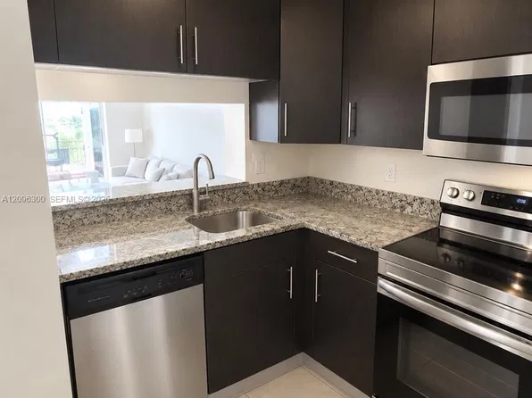 486 NW 165th St Rd APT B603, Miami, FL 33169