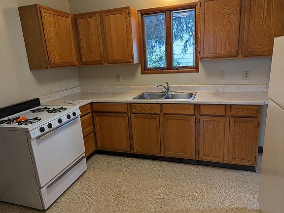 3rd image of 211 Coleman St #1