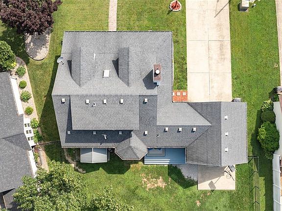 4th image of 24 Islander Dr