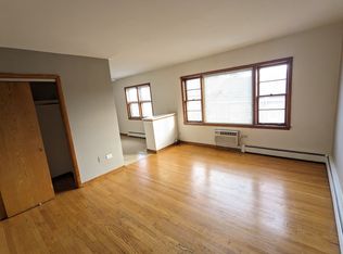 5550 W Dakin St #10, Chicago, IL 60641