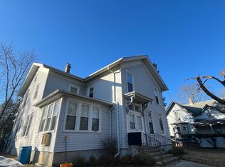 624 N Sheridan Rd APT 1, Waukegan, IL 60085