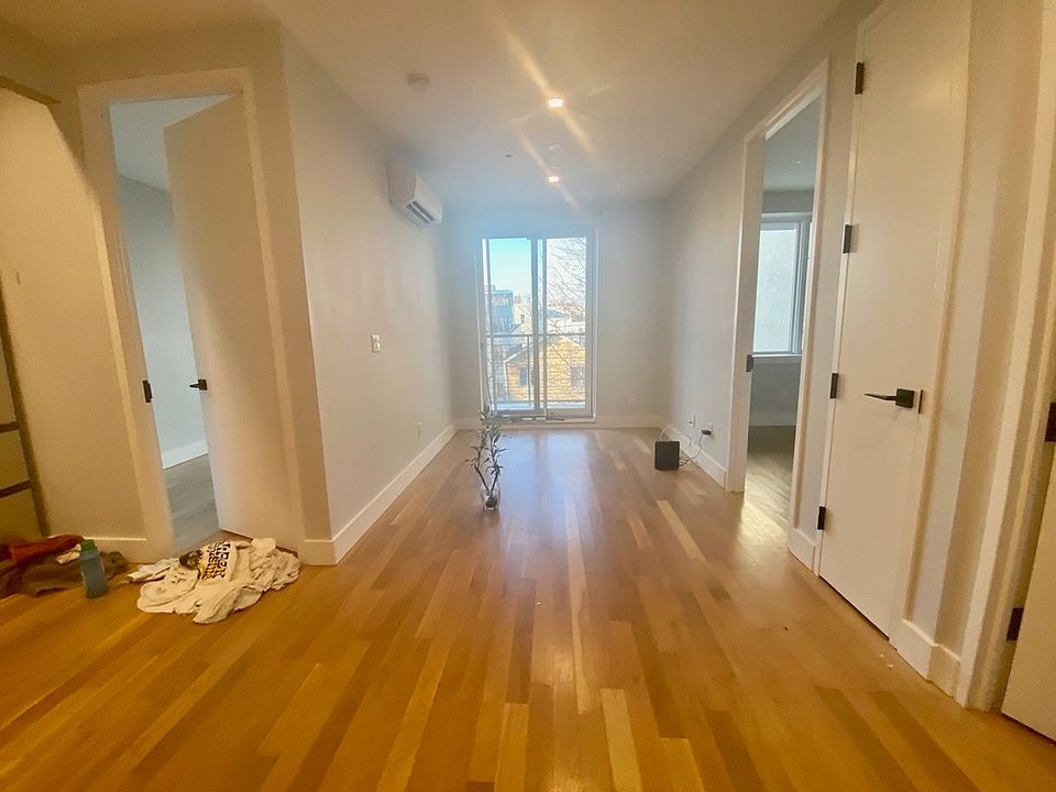 1st image of 743 Lafayette Ave #3E