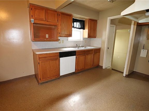 2nd image of 4980 Henry St
