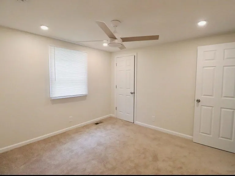 89 Lynbrook Dr — Photo 16