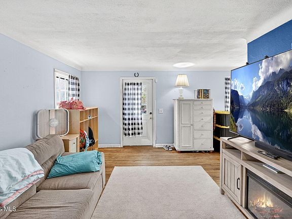 5th image of 4443 Fairview Dr