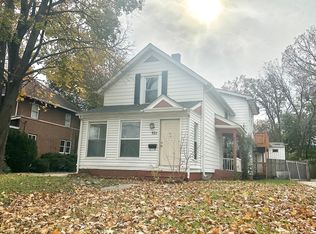 521 Villa St, Elgin, IL 60120