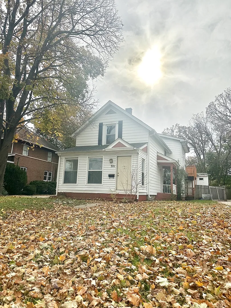 521 Villa St photo 1