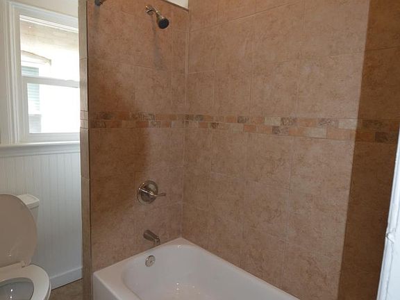 2nd image of 1011 E Cedar Ave